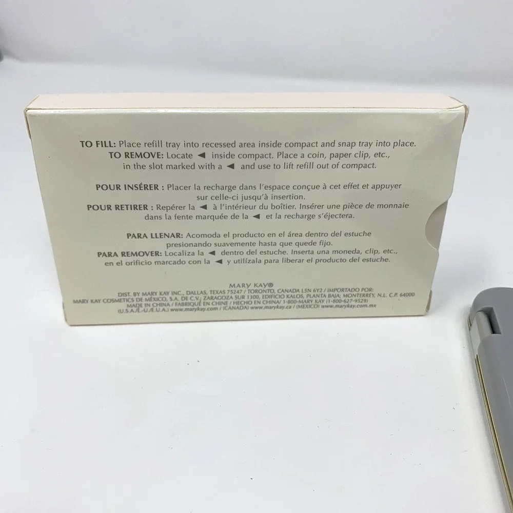 MARY KAY Foundation Compact for D Shape Foundation 869100 New In Box NIB